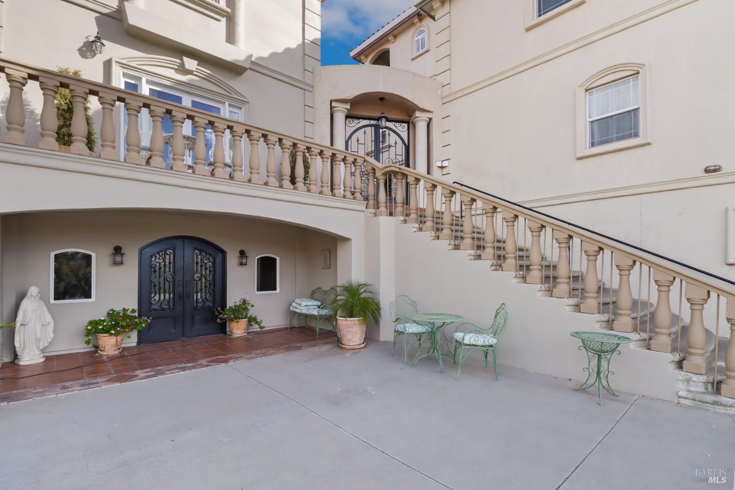 Detail Gallery Image 16 of 98 For 3945 Joslin Ln, Vacaville,  CA 95688 - 6 Beds | 5/4 Baths