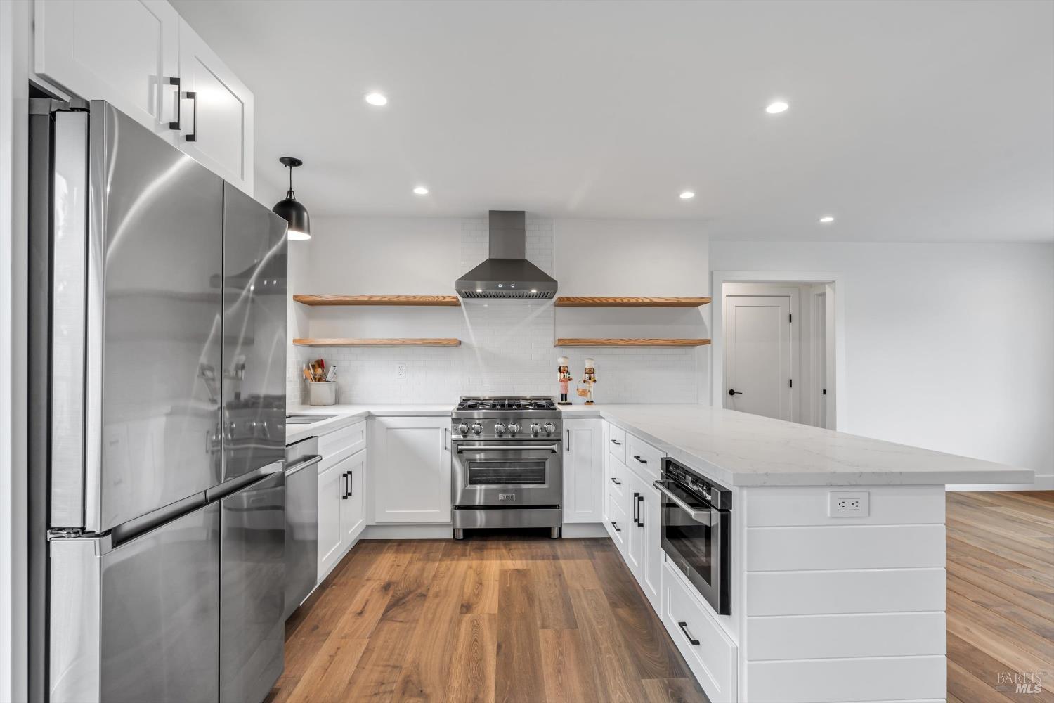 Detail Gallery Image 8 of 22 For 4 George Ter, Petaluma,  CA 94952 - 2 Beds | 1/1 Baths