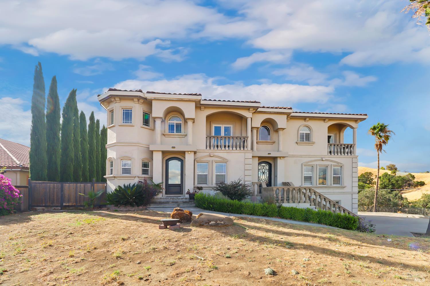 Detail Gallery Image 12 of 98 For 3945 Joslin Ln, Vacaville,  CA 95688 - 6 Beds | 5/4 Baths