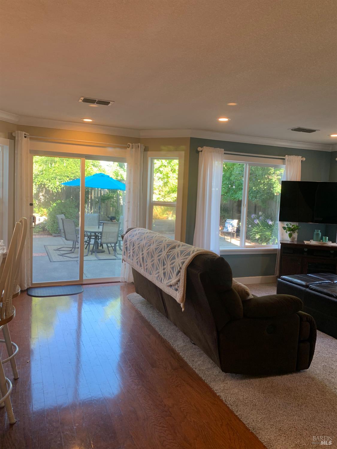 Detail Gallery Image 11 of 22 For 240 Newbury Way, American Canyon,  CA 94503 - 4 Beds | 3 Baths