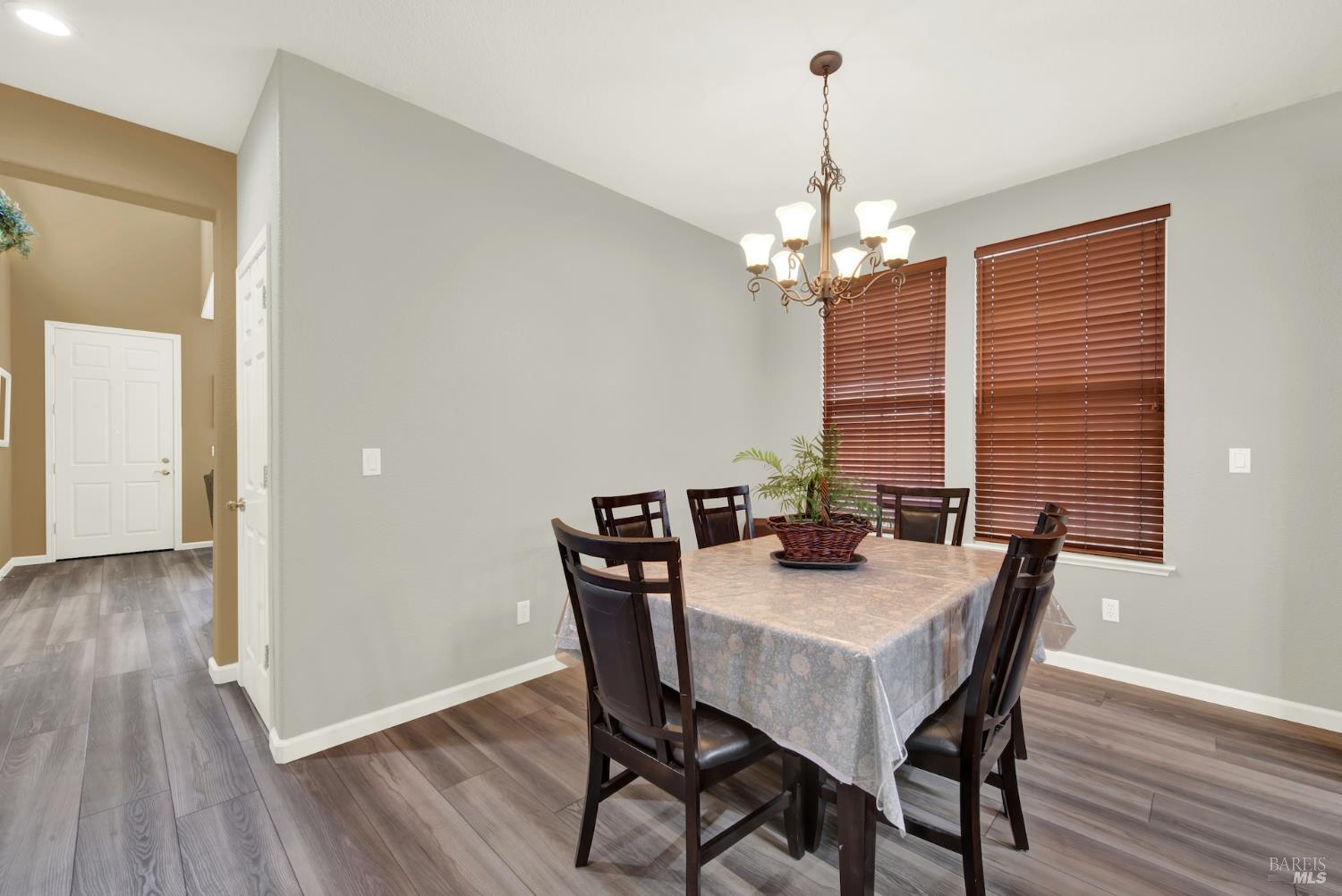 Detail Gallery Image 9 of 51 For 571 Citrine Cir, Fairfield,  CA 94534 - 3 Beds | 2/1 Baths