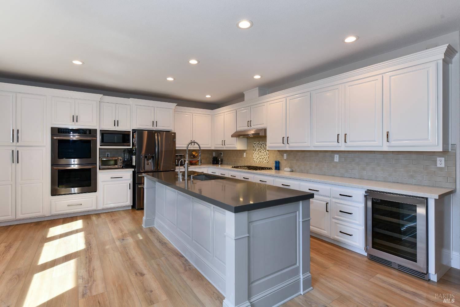 Detail Gallery Image 13 of 36 For 1185 Rochioli Dr, Windsor,  CA 95492 - 4 Beds | 2/1 Baths