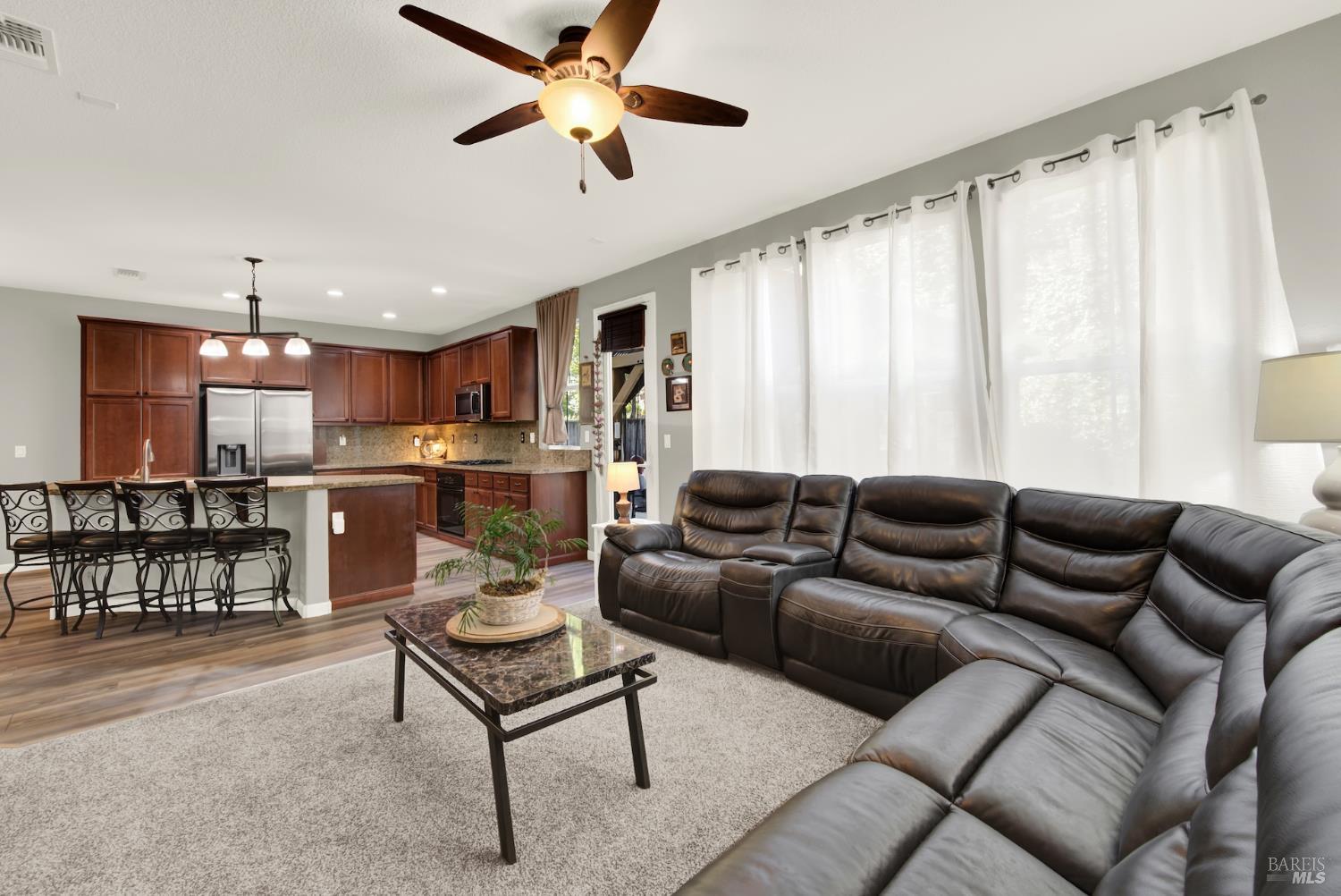 Detail Gallery Image 21 of 51 For 571 Citrine Cir, Fairfield,  CA 94534 - 3 Beds | 2/1 Baths