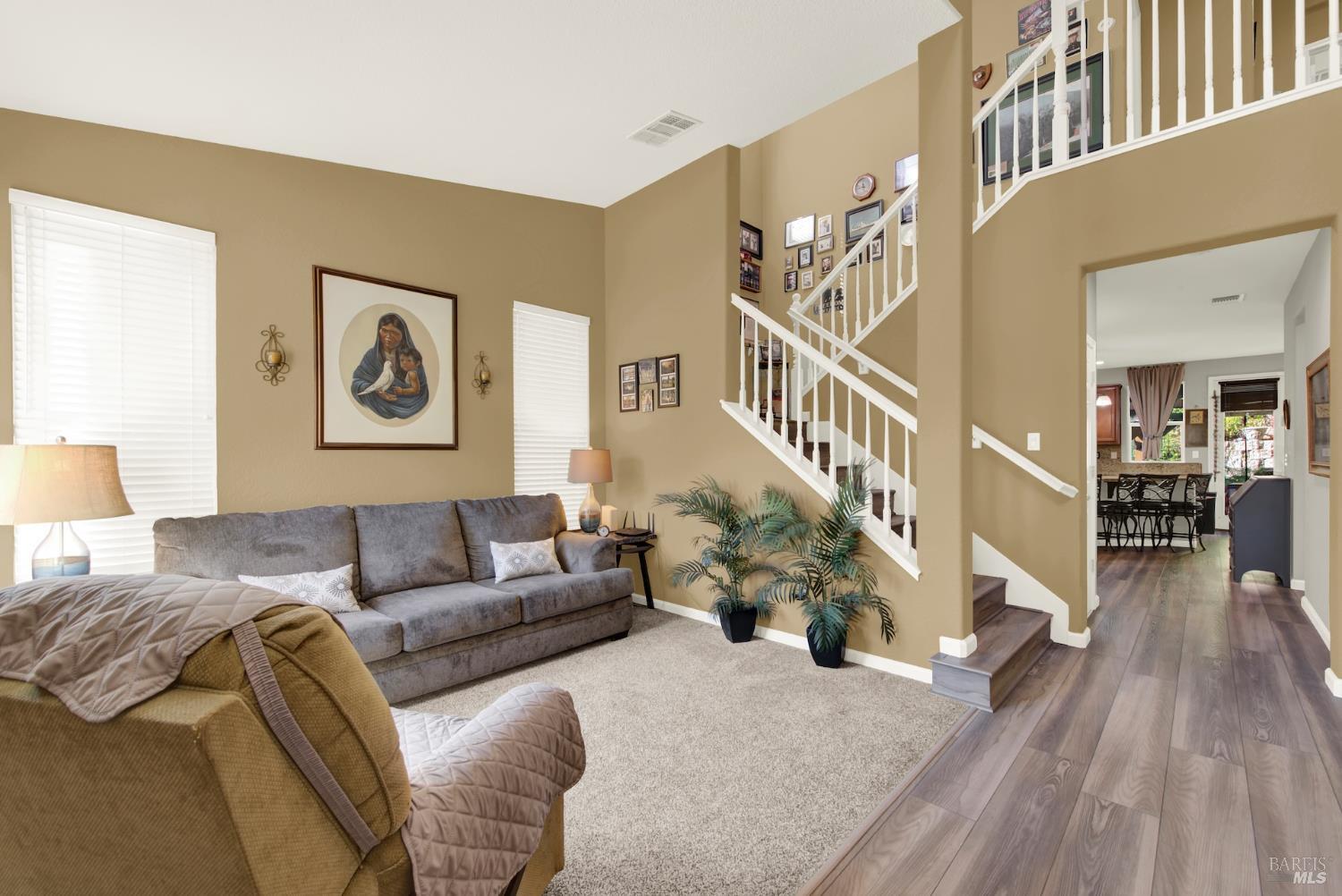 Detail Gallery Image 3 of 51 For 571 Citrine Cir, Fairfield,  CA 94534 - 3 Beds | 2/1 Baths