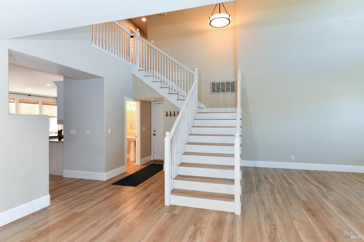 Detail Gallery Image 7 of 36 For 1185 Rochioli Dr, Windsor,  CA 95492 - 4 Beds | 2/1 Baths