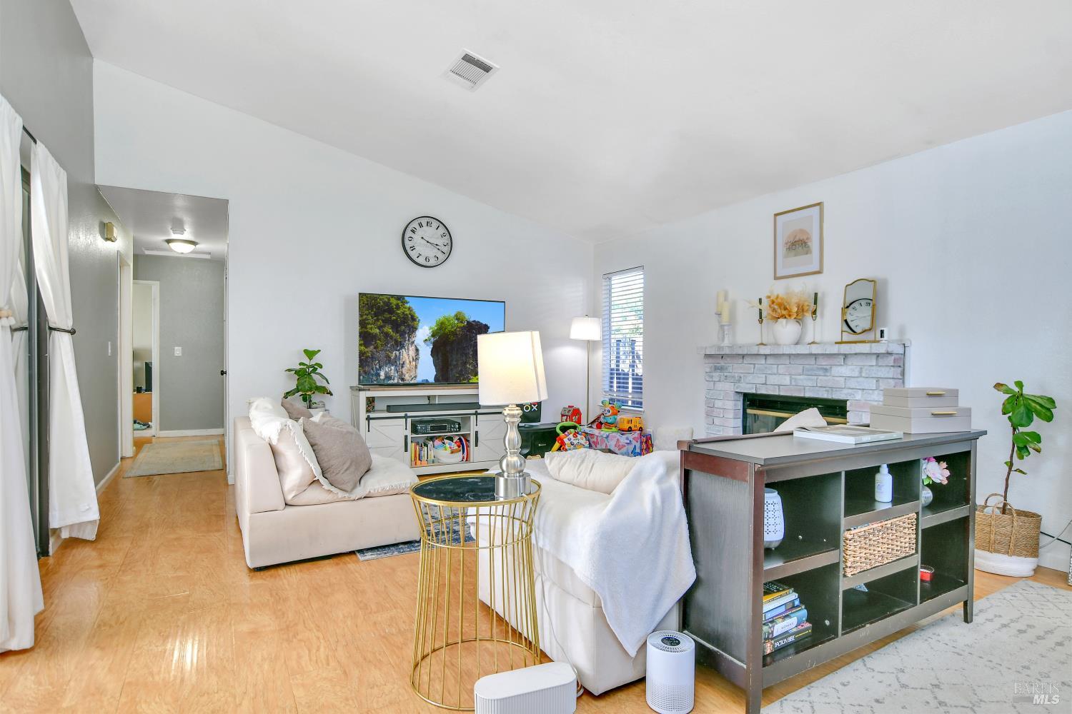 Detail Gallery Image 3 of 20 For 2705 Asilomar Dr, Antioch,  CA 94531 - 3 Beds | 2 Baths