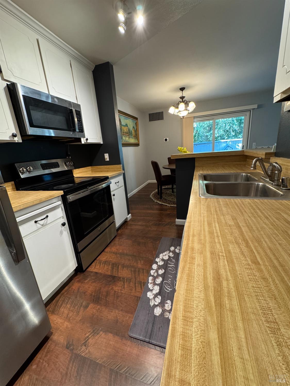 Detail Gallery Image 22 of 65 For 58 Scottsdale Way, Novato,  CA 94945 - 2 Beds | 1/1 Baths