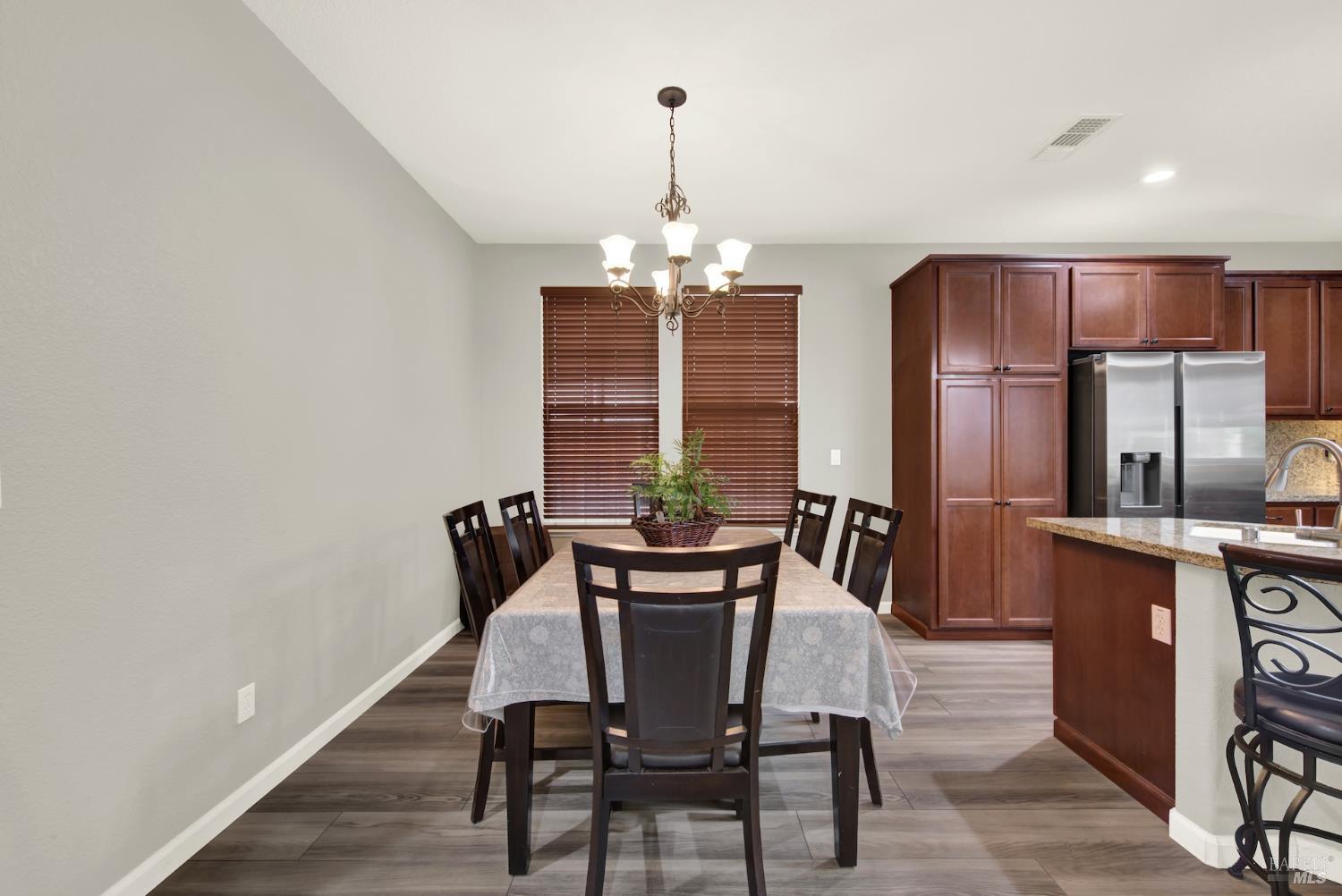 Detail Gallery Image 8 of 51 For 571 Citrine Cir, Fairfield,  CA 94534 - 3 Beds | 2/1 Baths