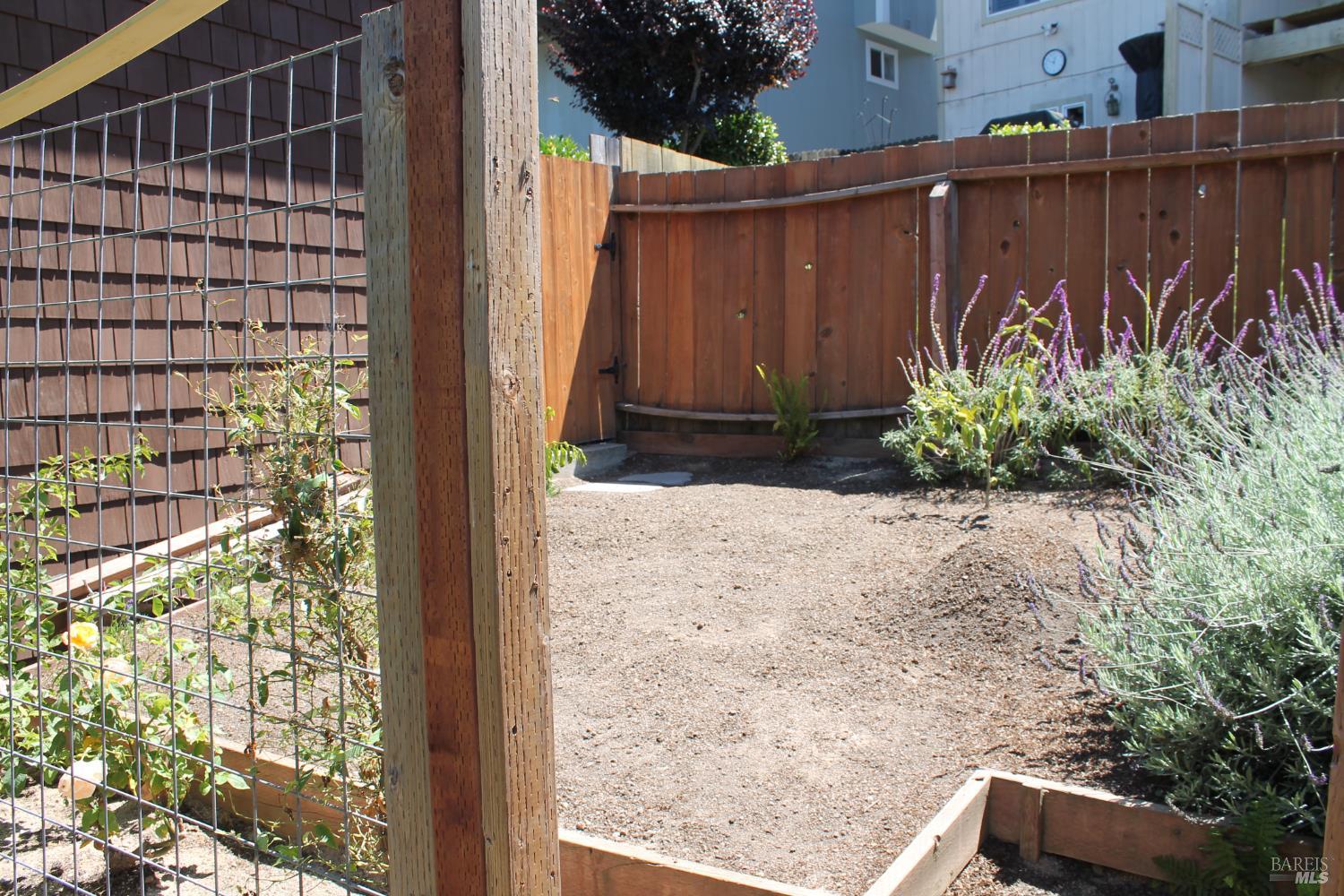 Detail Gallery Image 15 of 25 For 689 Butte St, Sausalito,  CA 94965 - 2 Beds | 1 Baths