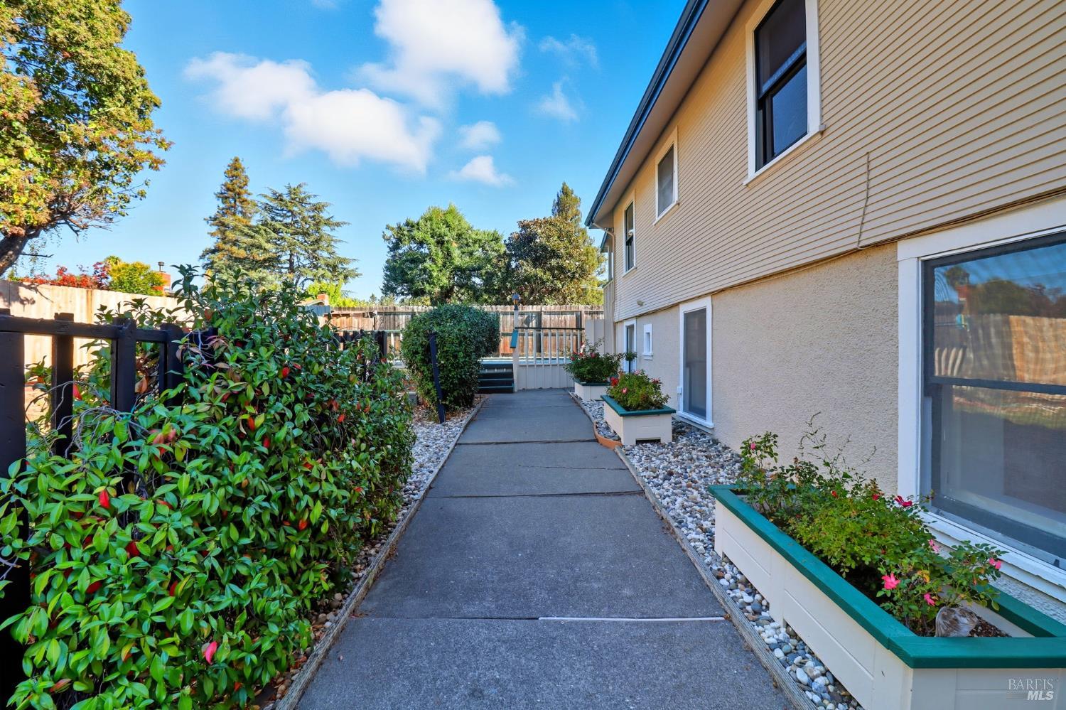 Detail Gallery Image 38 of 40 For 2094 Center Rd, Novato,  CA 94947 - 4 Beds | 2 Baths