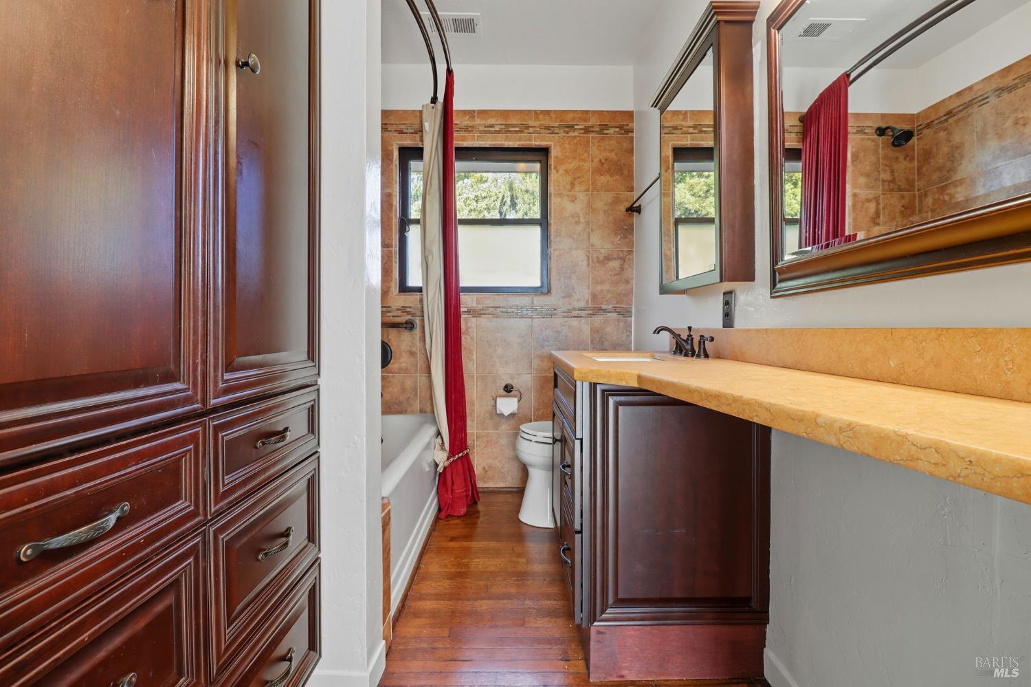 Detail Gallery Image 17 of 40 For 2094 Center Rd, Novato,  CA 94947 - 4 Beds | 2 Baths