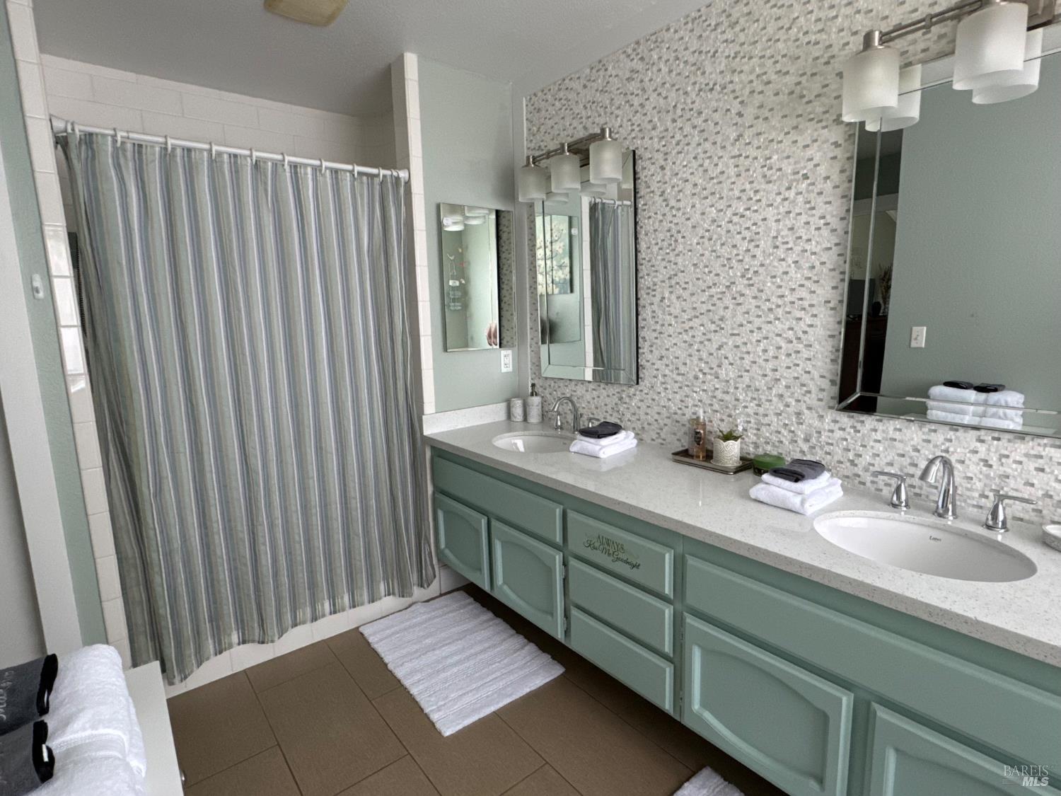 Detail Gallery Image 19 of 22 For 240 Newbury Way, American Canyon,  CA 94503 - 4 Beds | 3 Baths