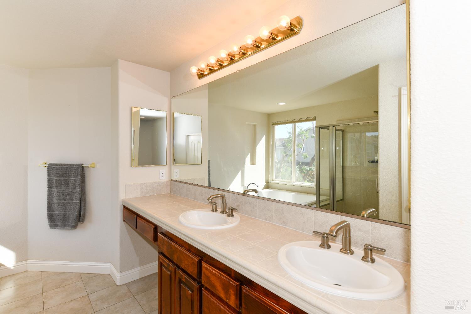 Detail Gallery Image 20 of 36 For 1185 Rochioli Dr, Windsor,  CA 95492 - 4 Beds | 2/1 Baths