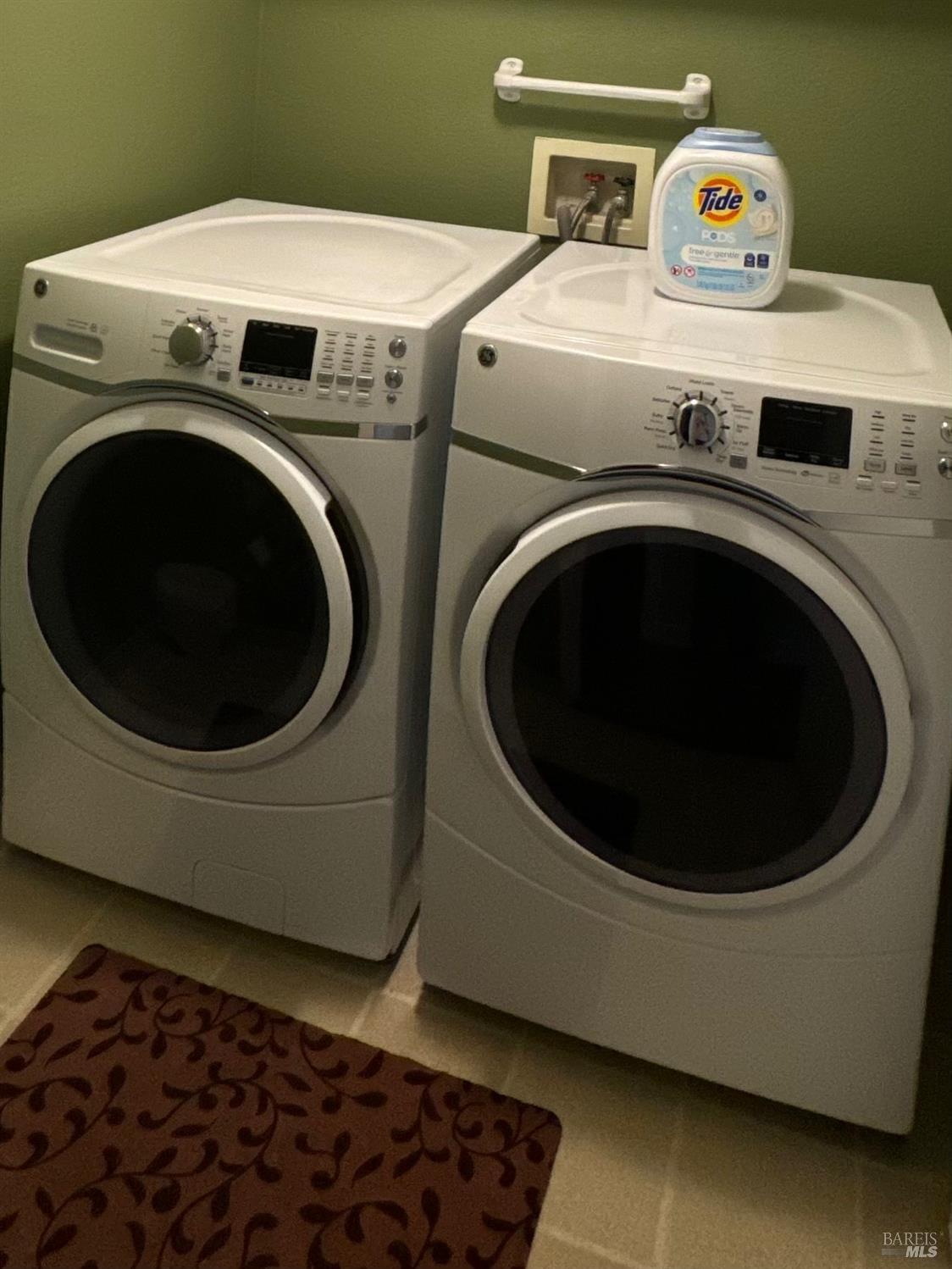 Detail Gallery Image 14 of 22 For 240 Newbury Way, American Canyon,  CA 94503 - 4 Beds | 3 Baths