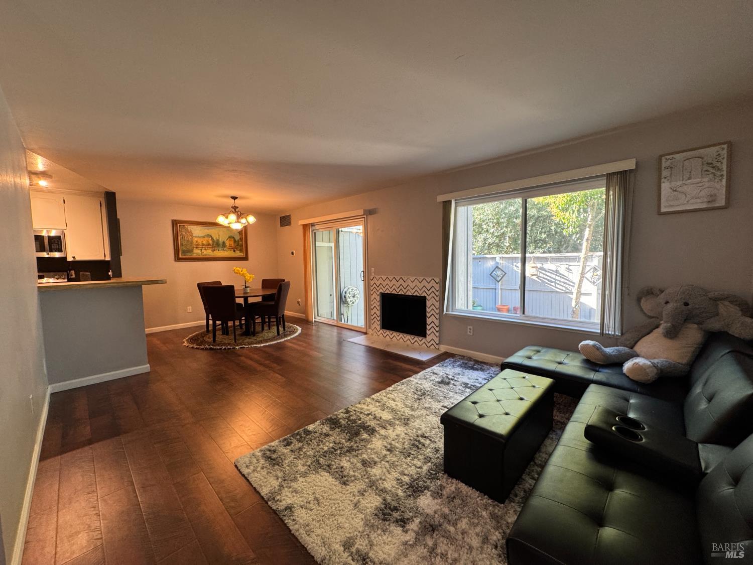 Detail Gallery Image 11 of 65 For 58 Scottsdale Way, Novato,  CA 94945 - 2 Beds | 1/1 Baths