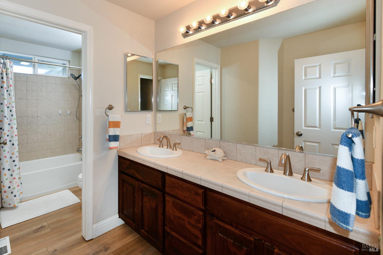 Detail Gallery Image 26 of 36 For 1185 Rochioli Dr, Windsor,  CA 95492 - 4 Beds | 2/1 Baths