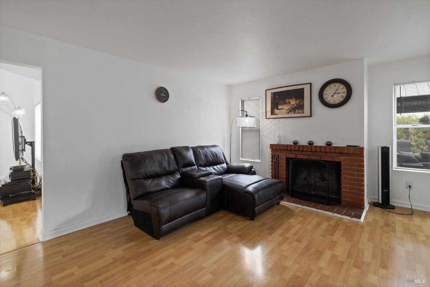 Detail Gallery Image 9 of 31 For 191 Cimarron Dr, Vallejo,  CA 94589 - 3 Beds | 2/1 Baths