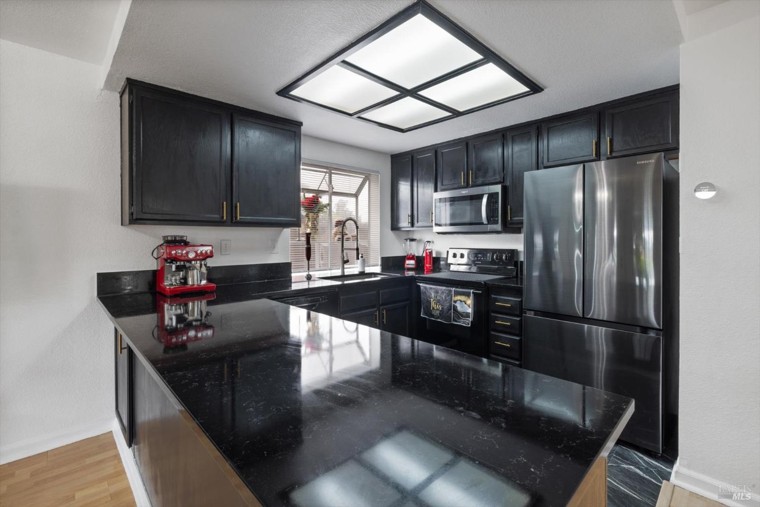 Detail Gallery Image 11 of 31 For 191 Cimarron Dr, Vallejo,  CA 94589 - 3 Beds | 2/1 Baths