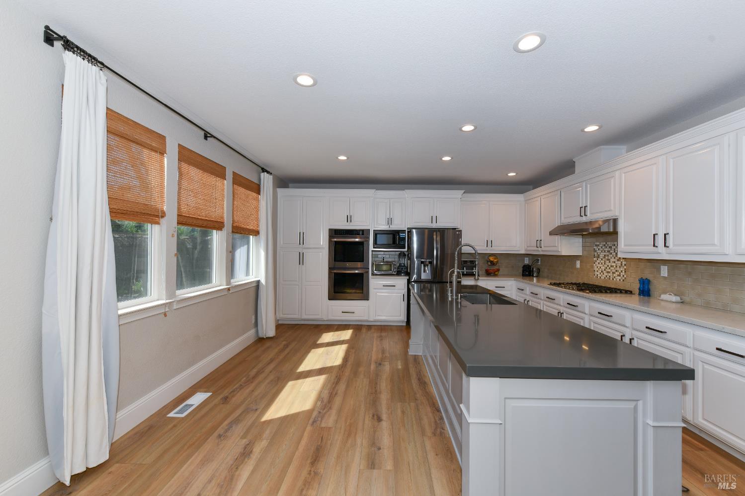 Detail Gallery Image 14 of 36 For 1185 Rochioli Dr, Windsor,  CA 95492 - 4 Beds | 2/1 Baths