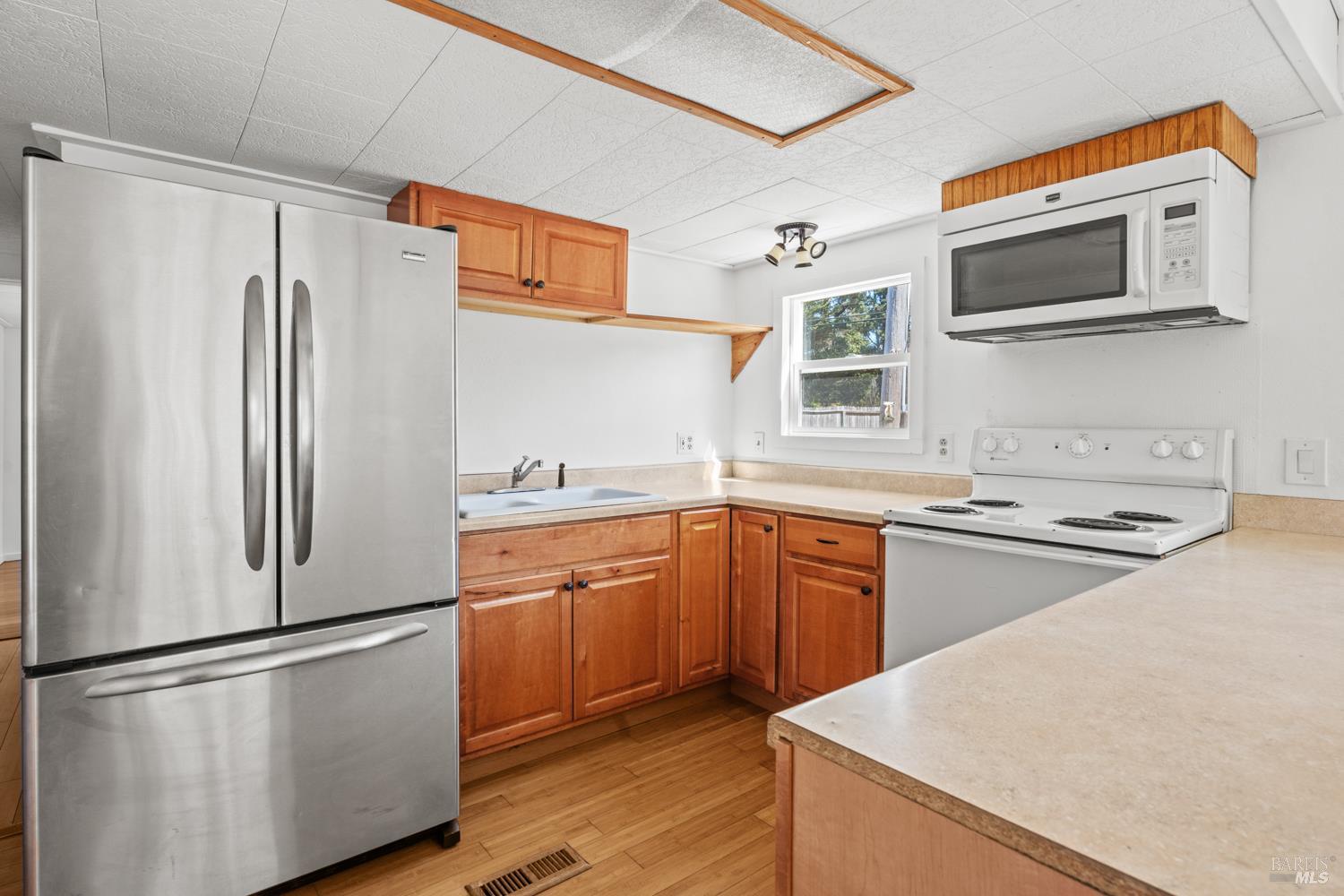 Detail Gallery Image 5 of 25 For 16700 Mitchell Creek Dr, Fort Bragg,  CA 95437 - 2 Beds | 1 Baths