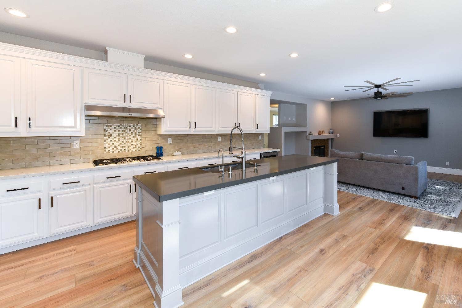 Detail Gallery Image 9 of 36 For 1185 Rochioli Dr, Windsor,  CA 95492 - 4 Beds | 2/1 Baths