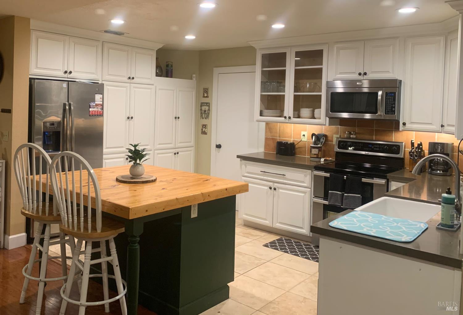 Detail Gallery Image 7 of 22 For 240 Newbury Way, American Canyon,  CA 94503 - 4 Beds | 3 Baths