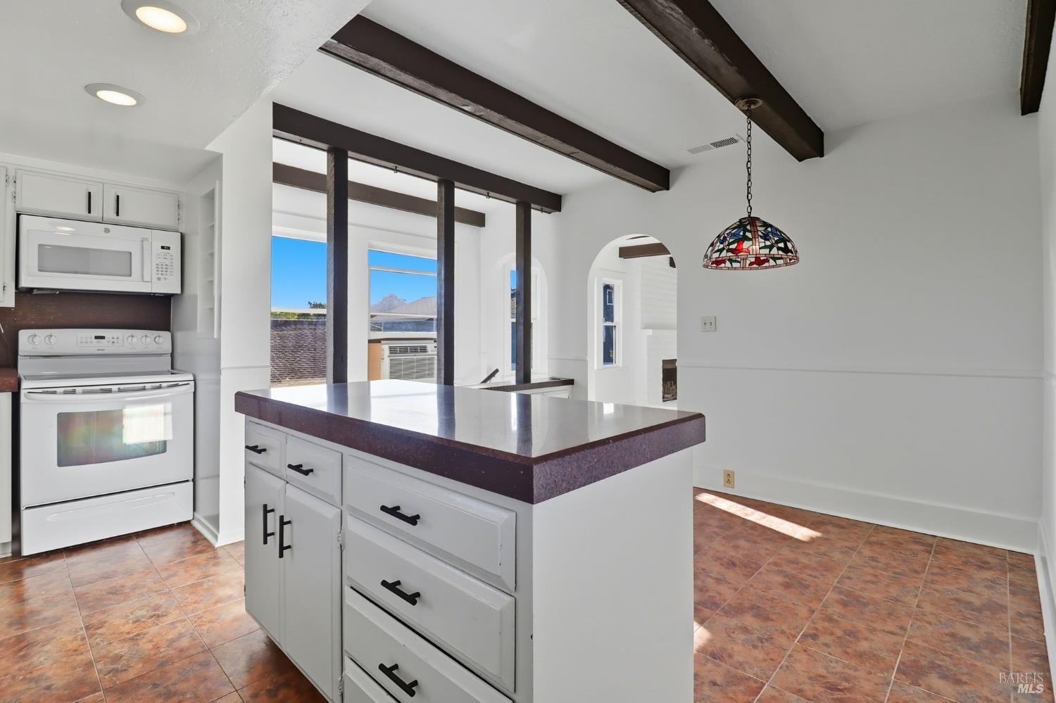 Detail Gallery Image 12 of 40 For 2094 Center Rd, Novato,  CA 94947 - 4 Beds | 2 Baths