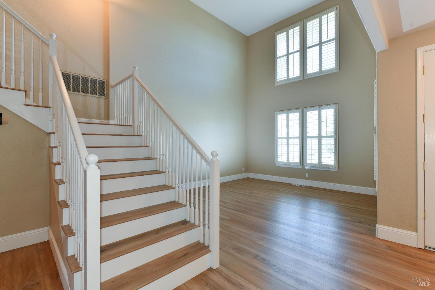 Detail Gallery Image 8 of 36 For 1185 Rochioli Dr, Windsor,  CA 95492 - 4 Beds | 2/1 Baths