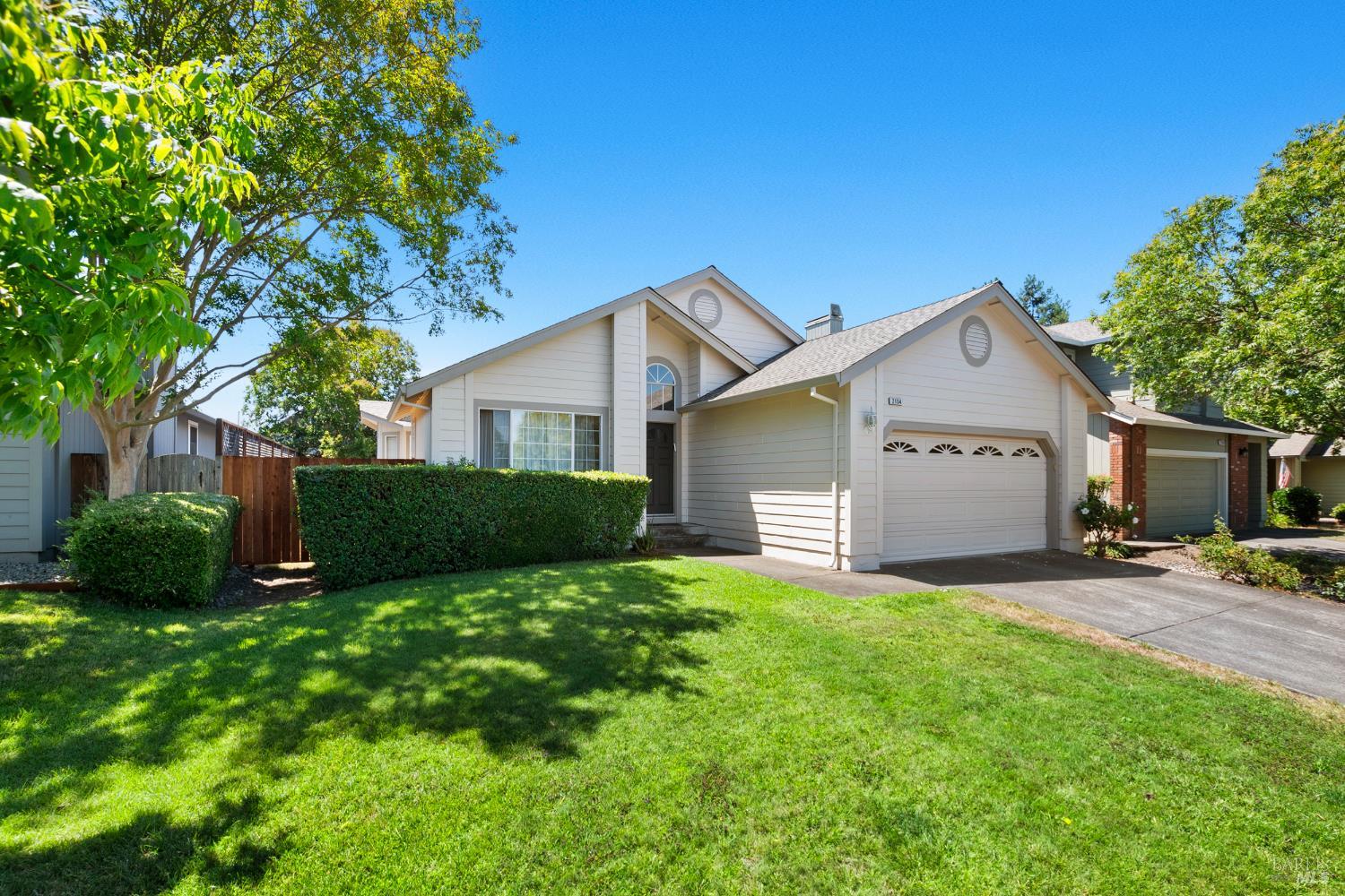 Detail Gallery Image 6 of 42 For 2154 Nw Longhorn Cir, Santa Rosa,  CA 95401 - 3 Beds | 2 Baths