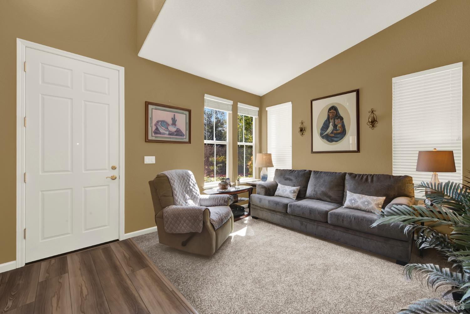 Detail Gallery Image 5 of 51 For 571 Citrine Cir, Fairfield,  CA 94534 - 3 Beds | 2/1 Baths