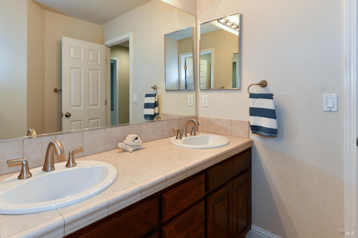 Detail Gallery Image 27 of 36 For 1185 Rochioli Dr, Windsor,  CA 95492 - 4 Beds | 2/1 Baths