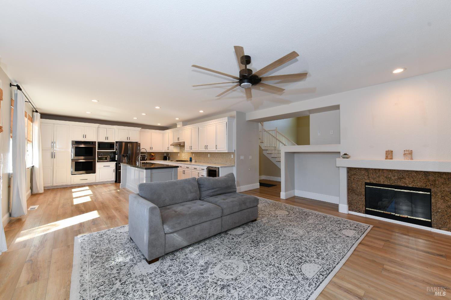 Detail Gallery Image 10 of 36 For 1185 Rochioli Dr, Windsor,  CA 95492 - 4 Beds | 2/1 Baths