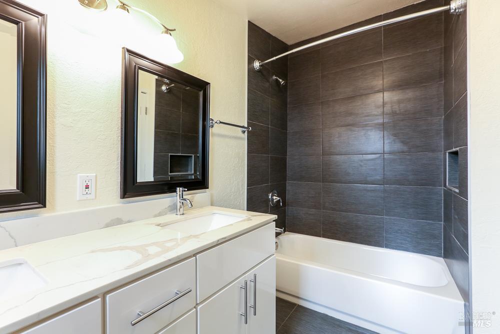 Detail Gallery Image 5 of 25 For 689 Butte St, Sausalito,  CA 94965 - 2 Beds | 1 Baths