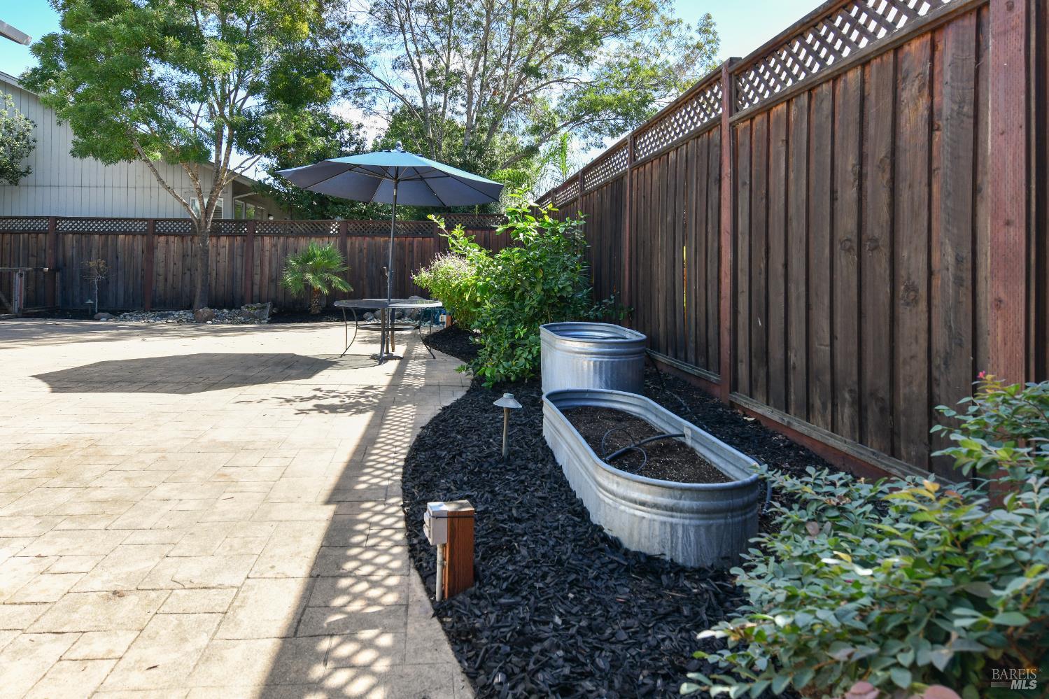 Detail Gallery Image 34 of 36 For 1185 Rochioli Dr, Windsor,  CA 95492 - 4 Beds | 2/1 Baths