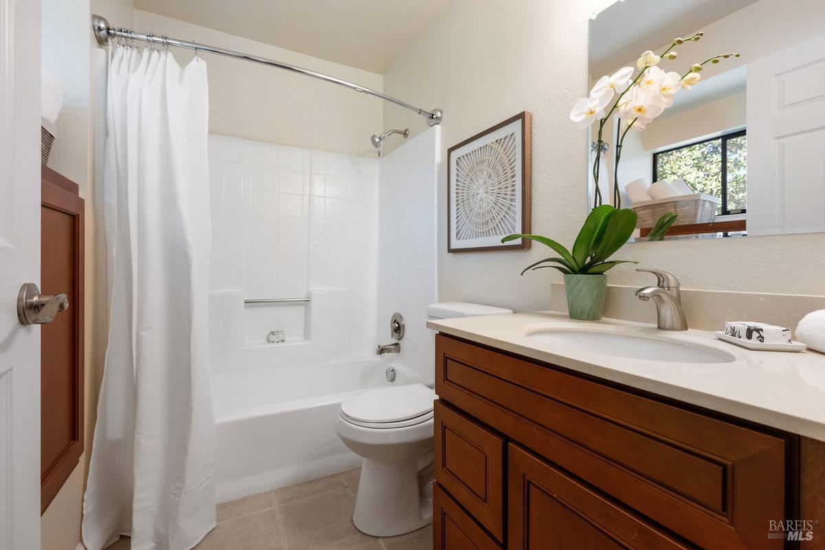 Detail Gallery Image 12 of 28 For 32 Picadilly Ct, San Rafael,  CA 94903 - 2 Beds | 2 Baths
