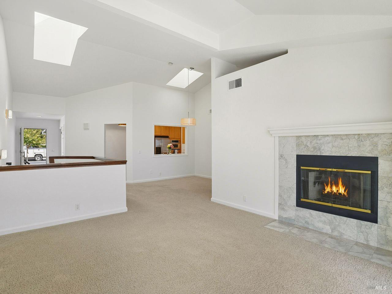 Detail Gallery Image 5 of 46 For 2131 Stonefield Ln, Santa Rosa,  CA 95403 - 2 Beds | 2/1 Baths
