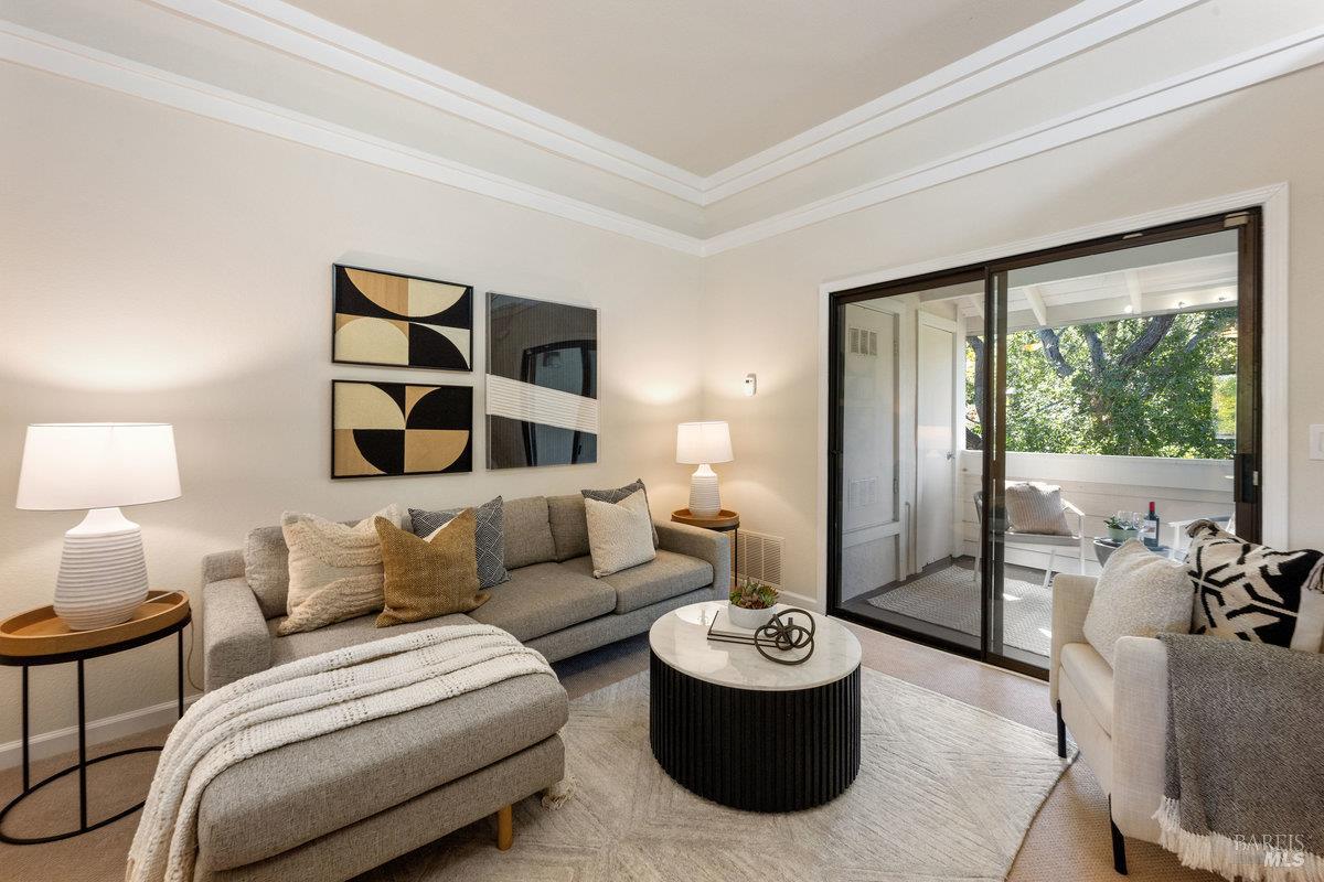 Detail Gallery Image 3 of 28 For 32 Picadilly Ct, San Rafael,  CA 94903 - 2 Beds | 2 Baths