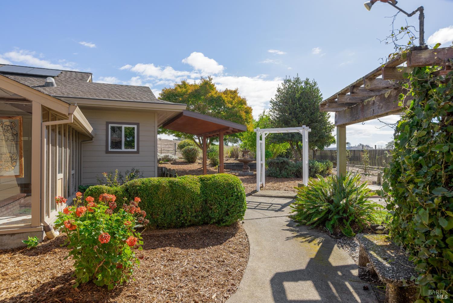 Detail Gallery Image 37 of 61 For 13881 Bodega Hwy, Sebastopol,  CA 95472 - 3 Beds | 3 Baths