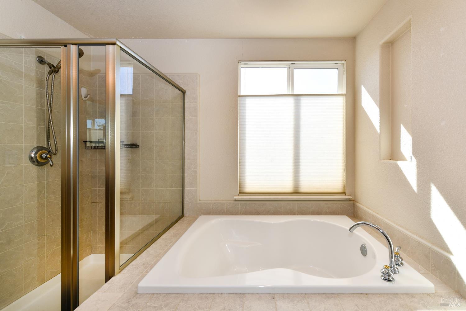 Detail Gallery Image 21 of 36 For 1185 Rochioli Dr, Windsor,  CA 95492 - 4 Beds | 2/1 Baths