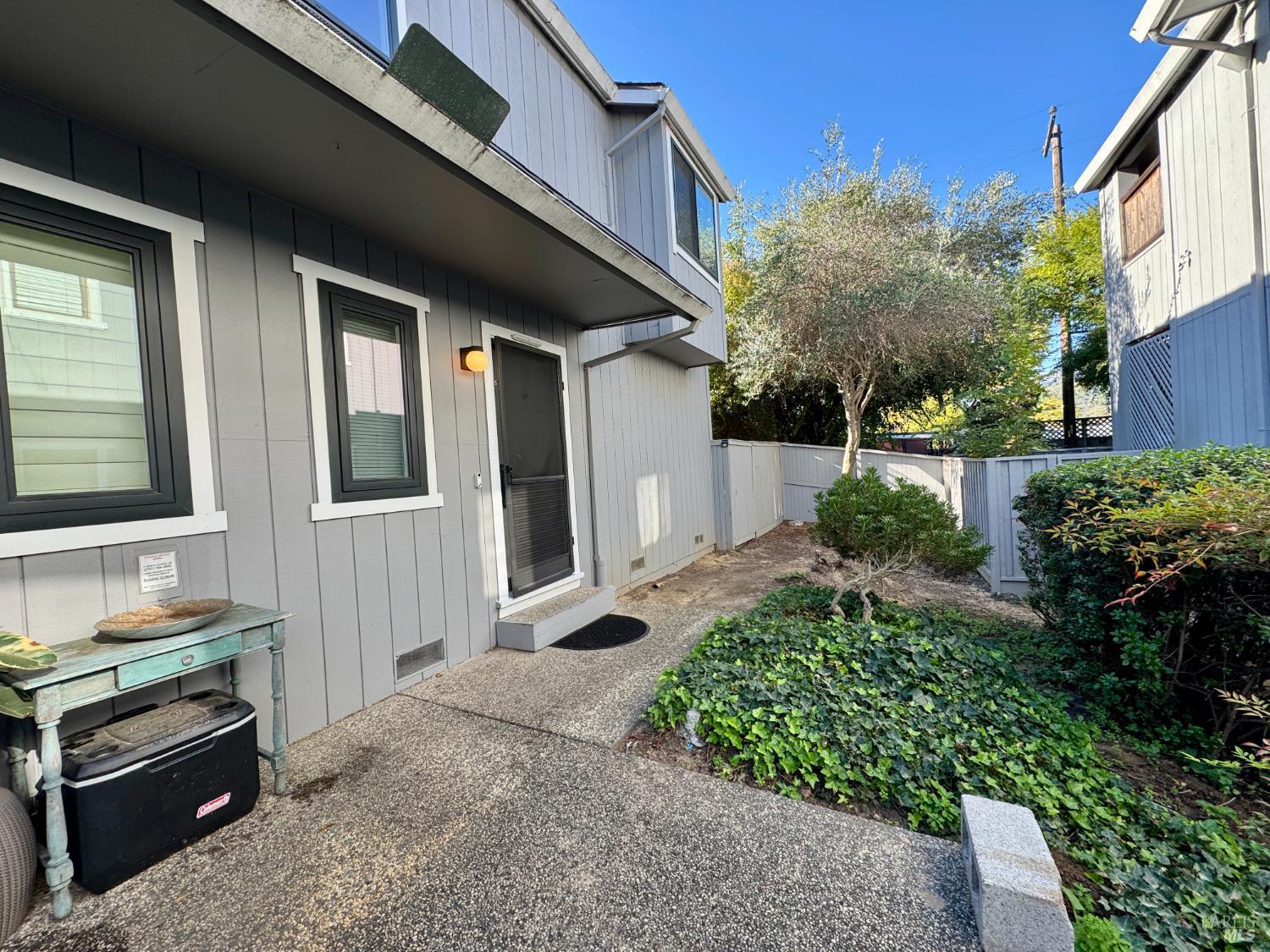 Detail Gallery Image 4 of 65 For 58 Scottsdale Way, Novato,  CA 94945 - 2 Beds | 1/1 Baths