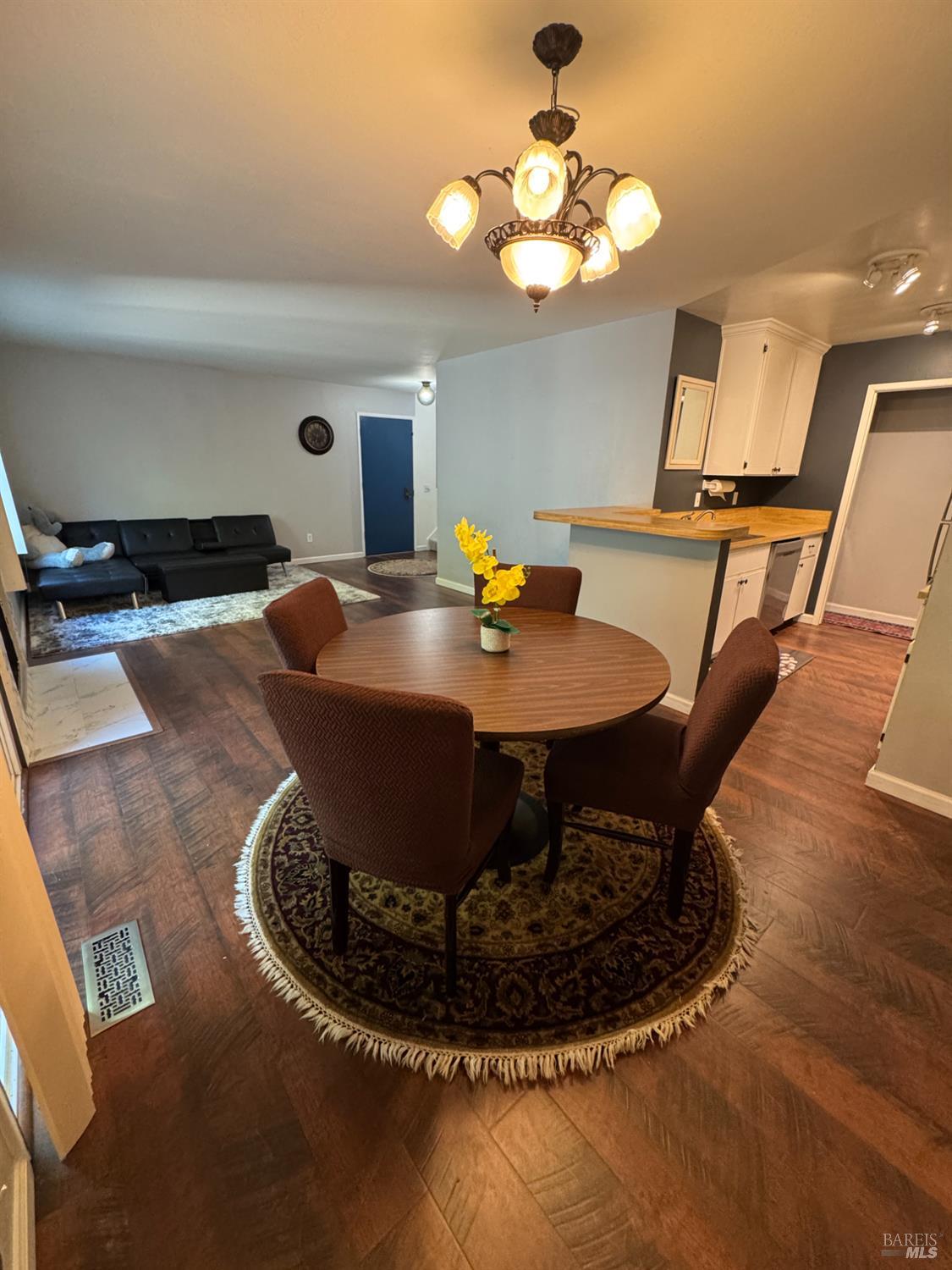 Detail Gallery Image 25 of 65 For 58 Scottsdale Way, Novato,  CA 94945 - 2 Beds | 1/1 Baths