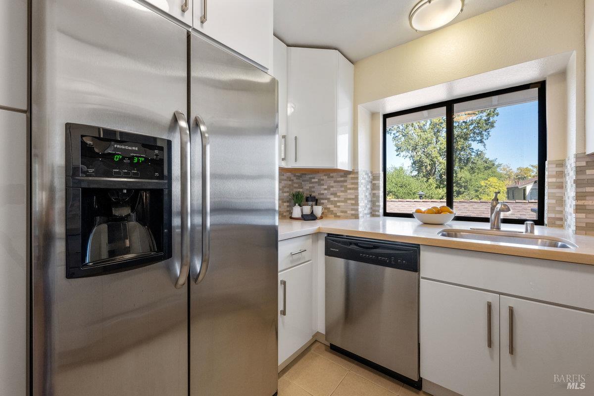 Detail Gallery Image 9 of 28 For 32 Picadilly Ct, San Rafael,  CA 94903 - 2 Beds | 2 Baths