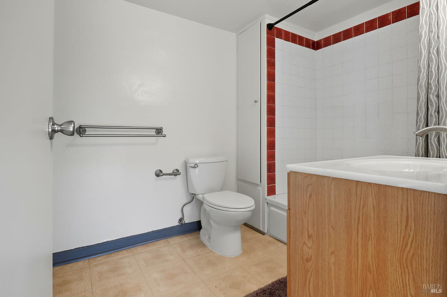 Detail Gallery Image 25 of 40 For 2094 Center Rd, Novato,  CA 94947 - 4 Beds | 2 Baths