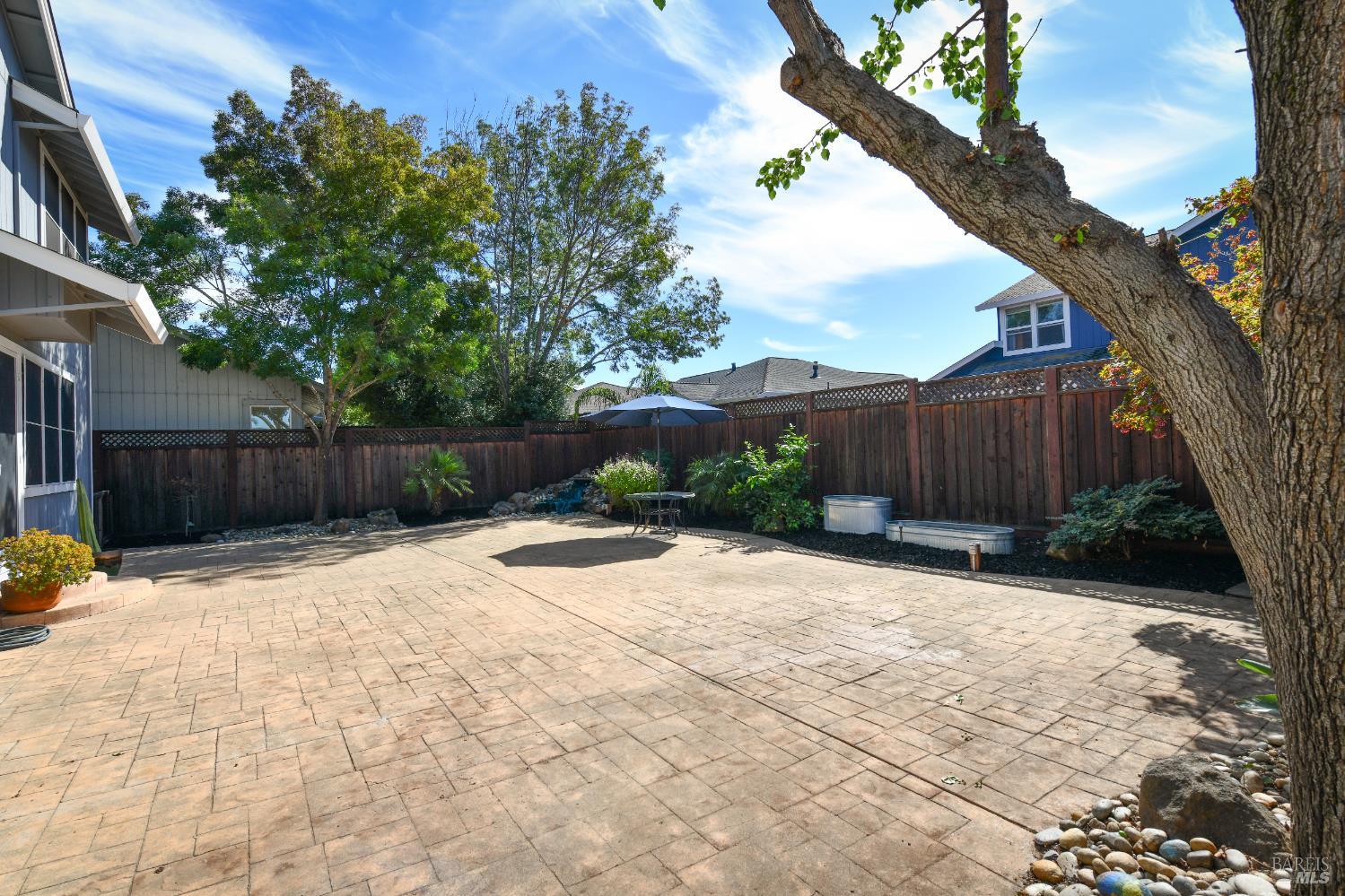 Detail Gallery Image 32 of 36 For 1185 Rochioli Dr, Windsor,  CA 95492 - 4 Beds | 2/1 Baths