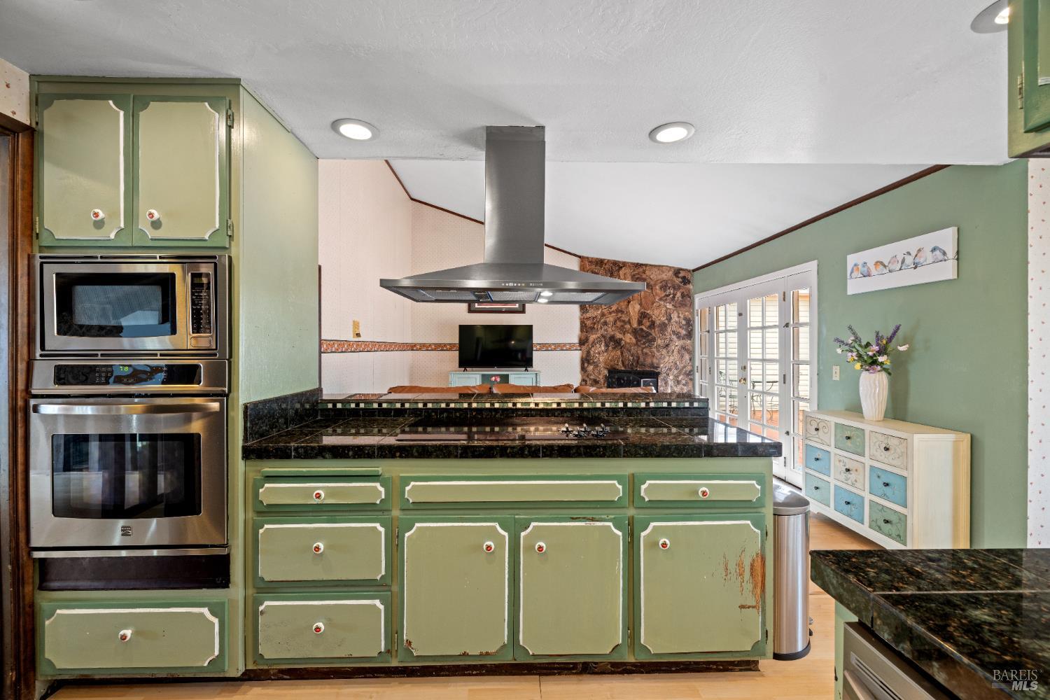 Detail Gallery Image 14 of 51 For 509 Rainsville Rd, Petaluma,  CA 94952 - 4 Beds | 2 Baths