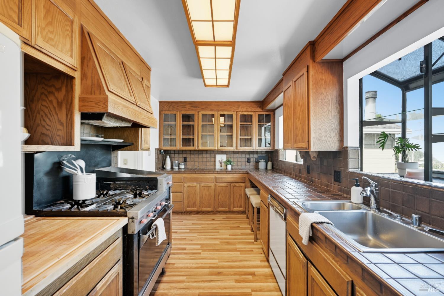 Detail Gallery Image 12 of 34 For 10 Hazel Ct, San Rafael,  CA 94901 - 3 Beds | 2 Baths