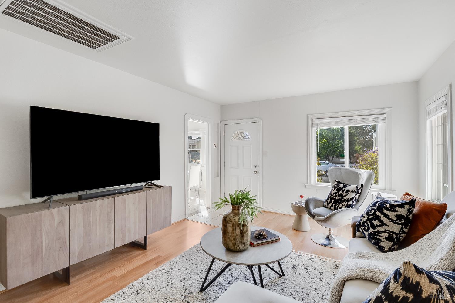 Detail Gallery Image 8 of 62 For 216 Phelan Ave, Vallejo,  CA 94590 - 3 Beds | 2 Baths