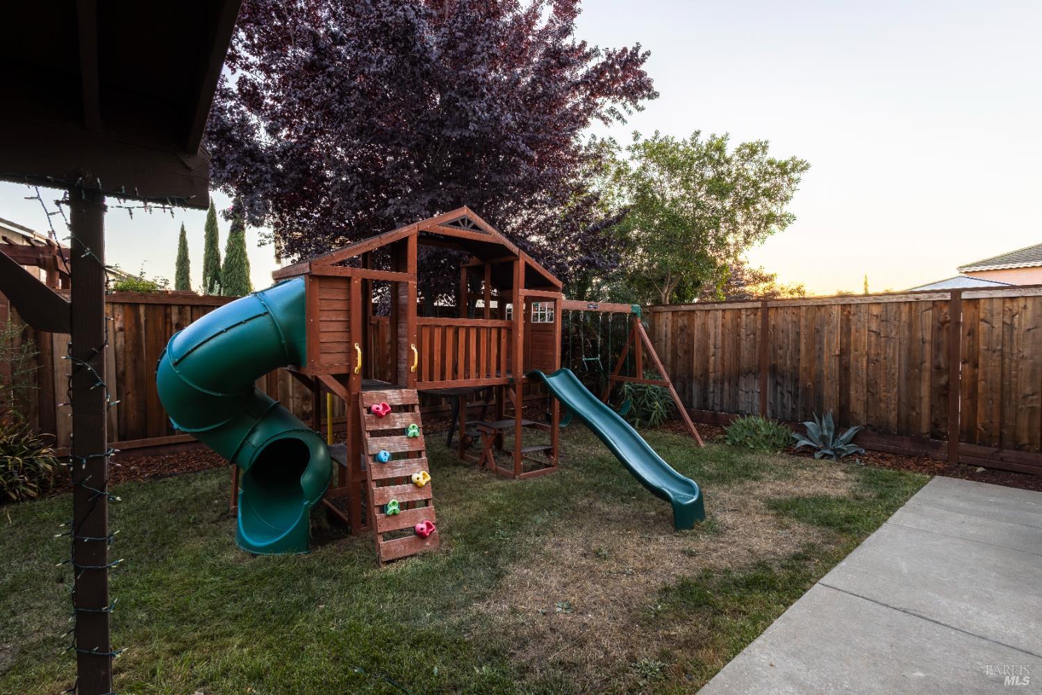 Detail Gallery Image 40 of 44 For 4109 Cedarvale Ct, Fairfield,  CA 94534 - 4 Beds | 2/1 Baths