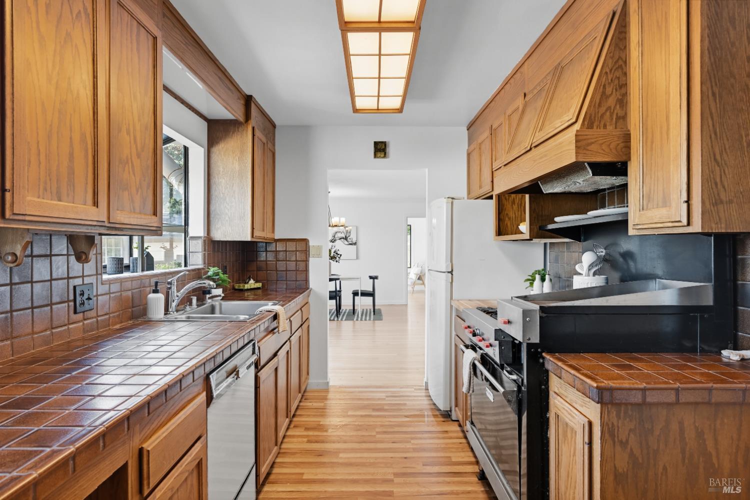 Detail Gallery Image 13 of 34 For 10 Hazel Ct, San Rafael,  CA 94901 - 3 Beds | 2 Baths