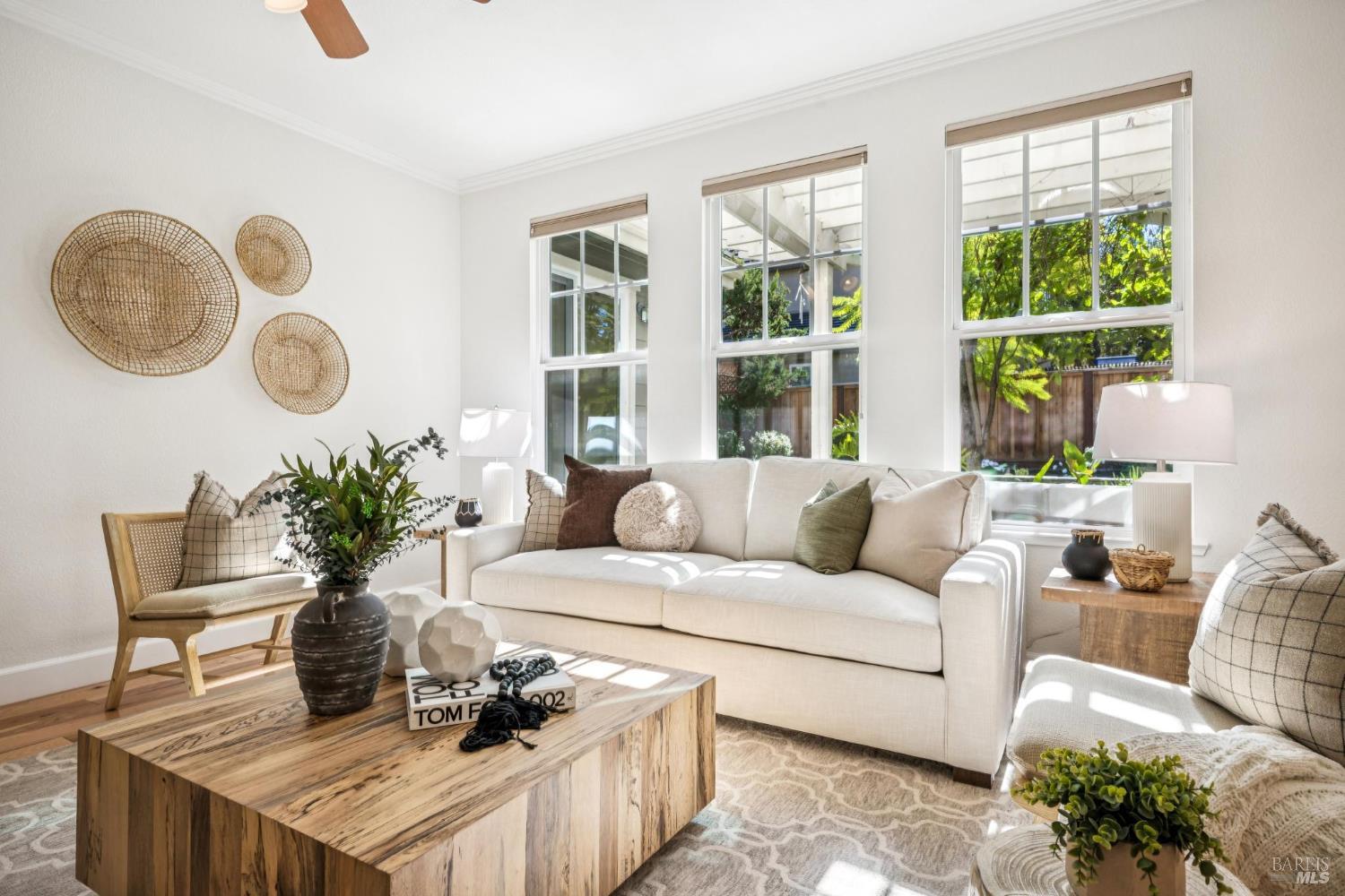 Detail Gallery Image 12 of 52 For 71 Oak Grove Dr, Novato,  CA 94949 - 4 Beds | 3/1 Baths